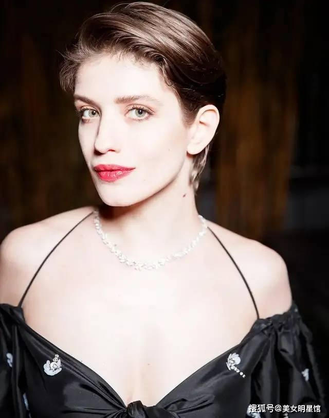 美女明星馆:安娜·奇波夫斯卡娅写真赏_俄罗斯_交易_电影