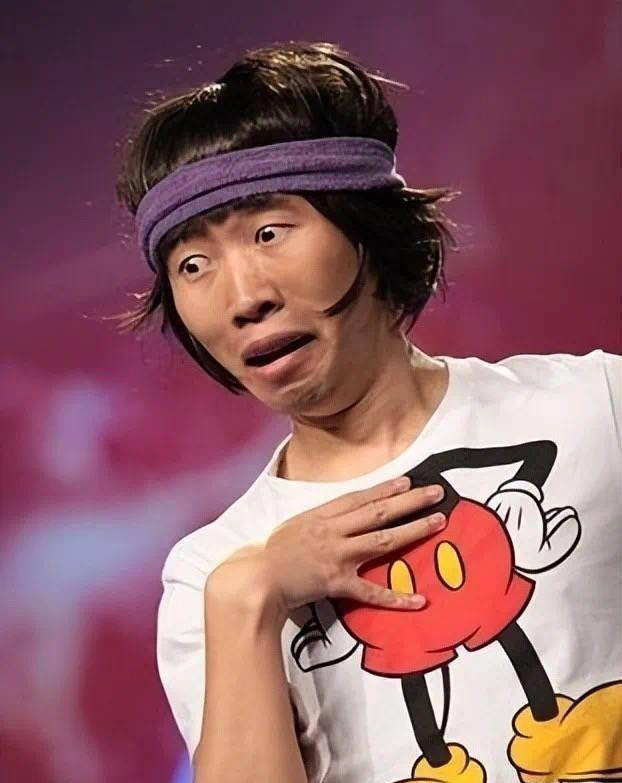 刚出道时,因为长相不占优势的杨迪曾被质疑,甚至被人谩骂,说他不适合