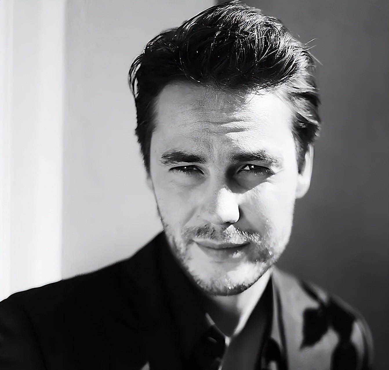 影视人物志《泰勒·克奇》具备运动员的完美身材帅气迷人的型男_电视