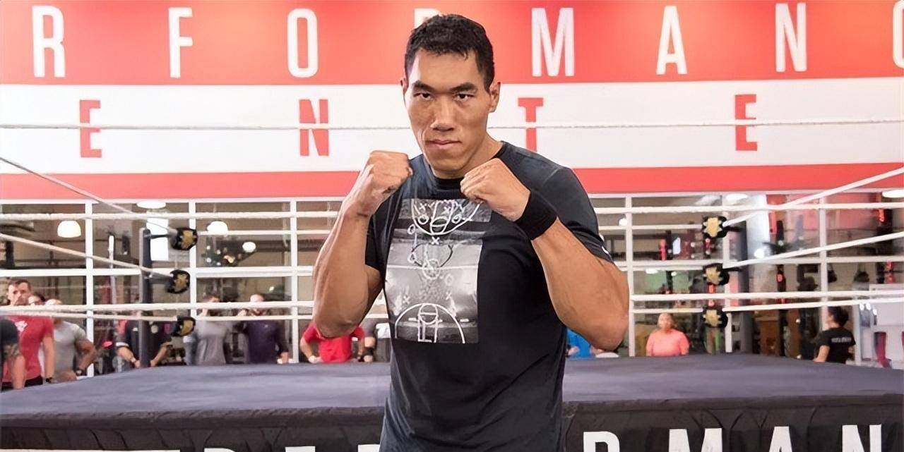 2米1农村白痴成拳王,一拳打担架老外,出场费130万_董建军_训练_摔跤