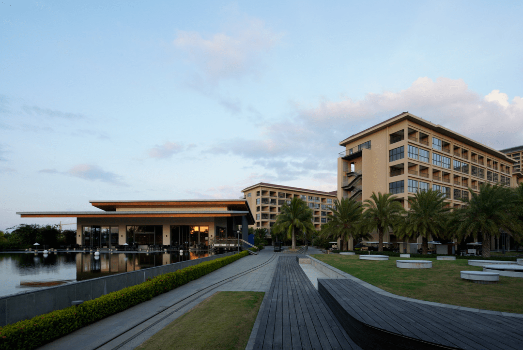 三亚金月湾椰海小镇售楼处电话|营销中心位置|楼盘详情|户型|配套