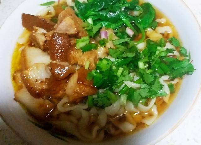 我家小姐姐的厨艺,卤猪脚粉面好吃到爆_美味_女儿_客人