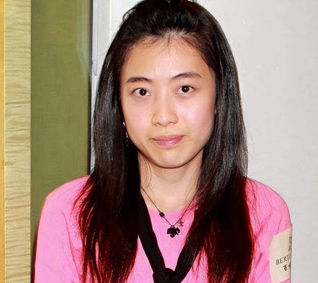 娱记甘比:赢了李嘉欣关之琳,接管刘銮雄百亿资产,如今美过明星_周星驰