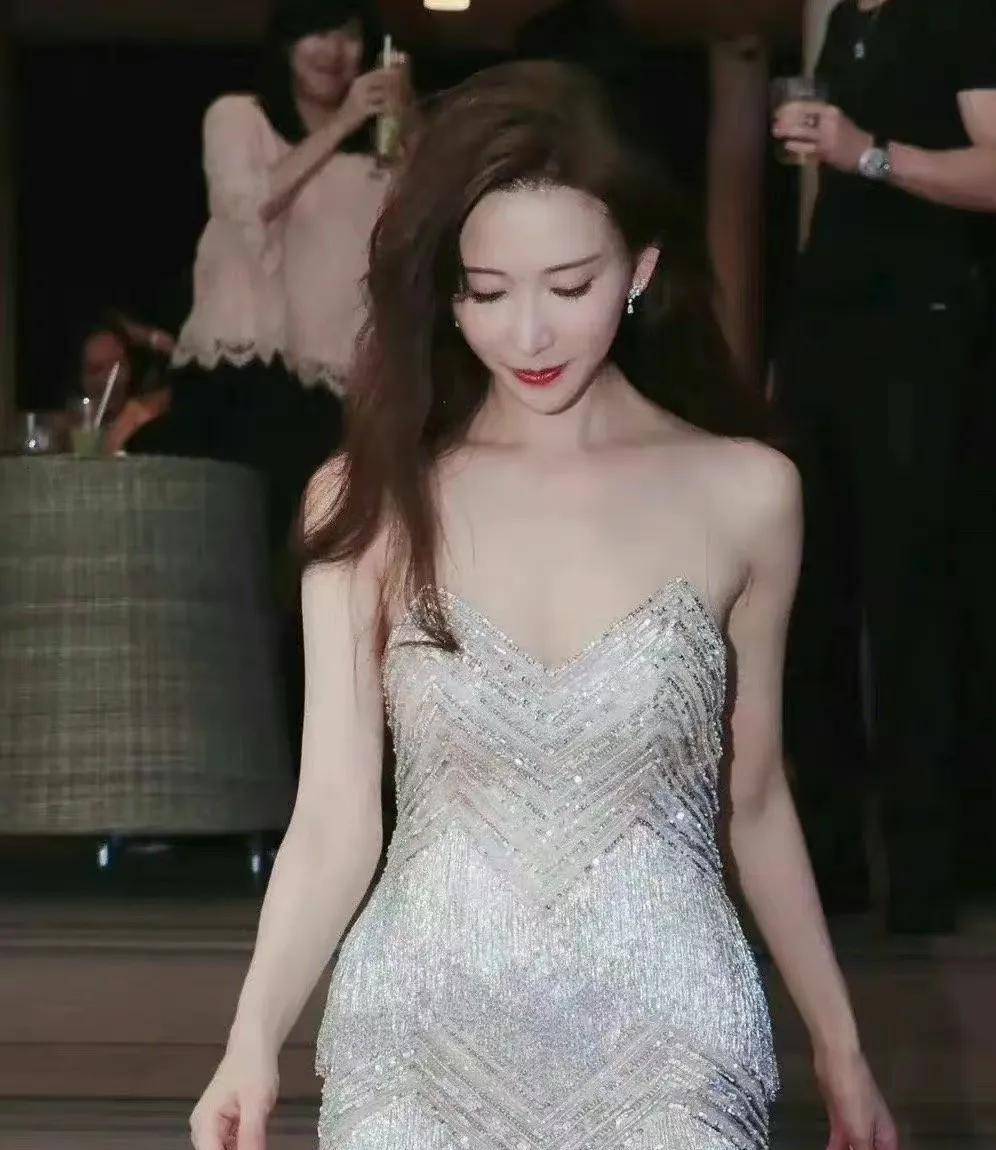 49岁林志玲登上热搜!满脸委屈直言不会生二胎!网友:她不敢生!