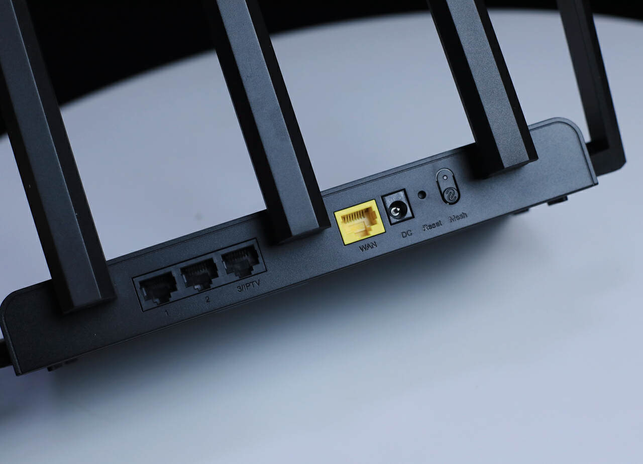 锐捷⼩钢炮路由器:黑科技加持,全屋WiFi信号满格so easy