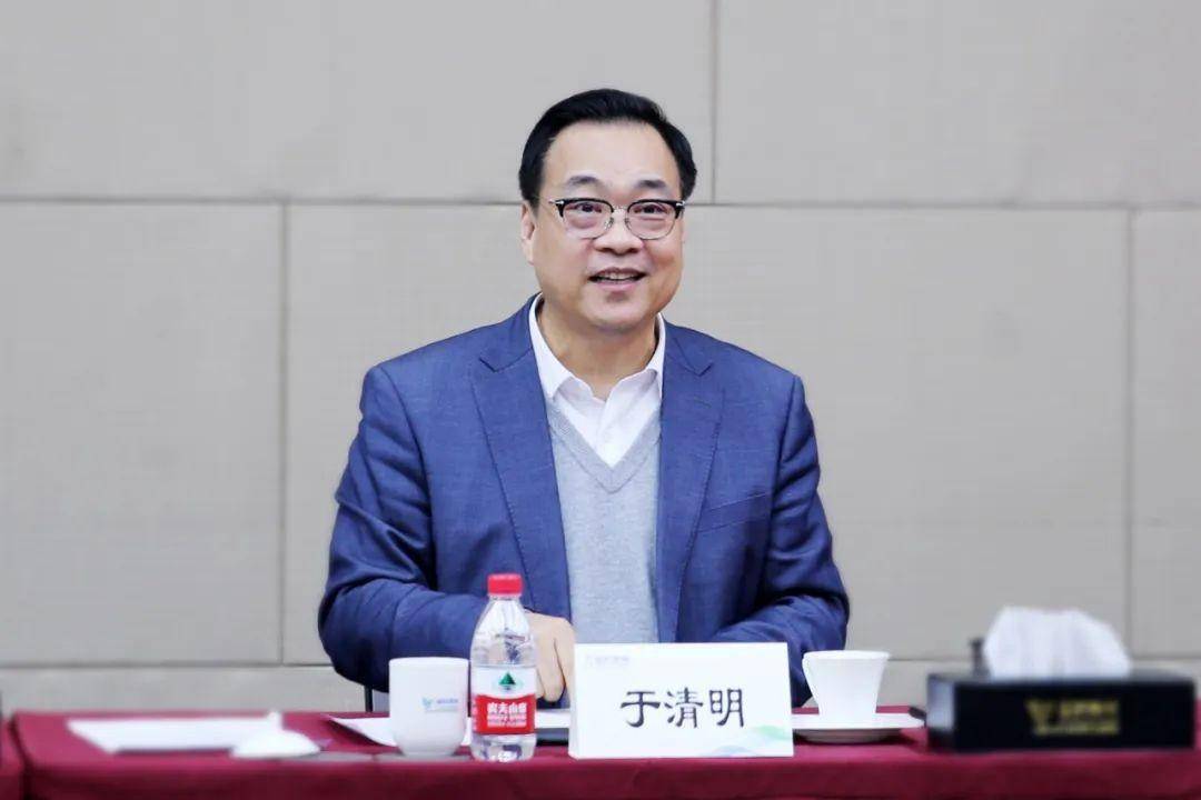 中国区渠道发展与管理部总监吉黎晓,中国区公共事务部总监王曦,北京分