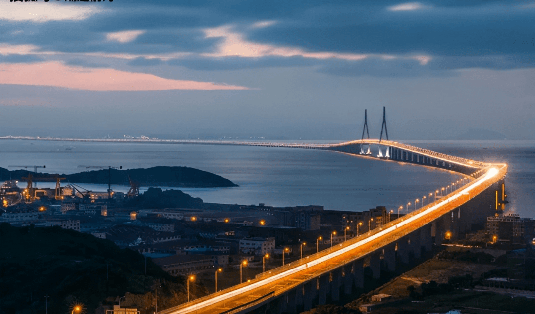 港珠澳大橋實景圖上海通達周邊城市的東海大橋,杭州灣跨海大橋等時代