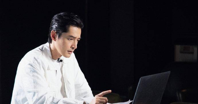 胡歌女儿过百天取名小茉莉,网友夸胡歌人帅有才华会起名字_老婆_祝福