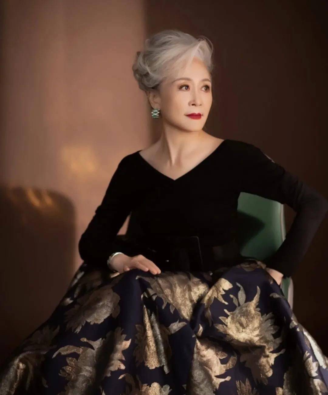 72岁总裁奶奶告诉你:有钱不一定精致,但精致一定要有钱和品位_刘明明