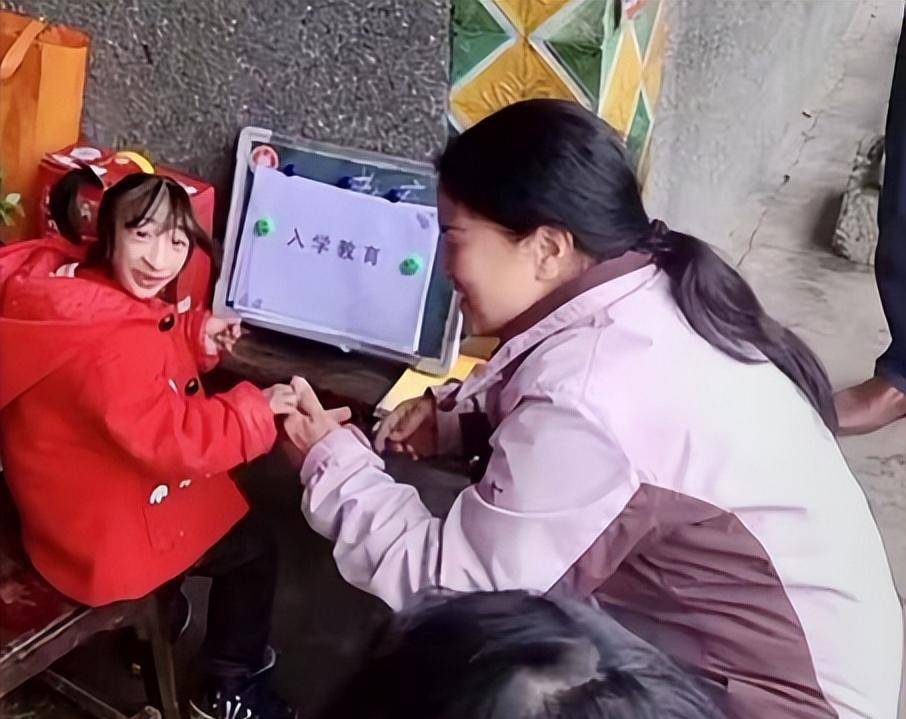 袖珍姑娘梁小小:出生时重2.