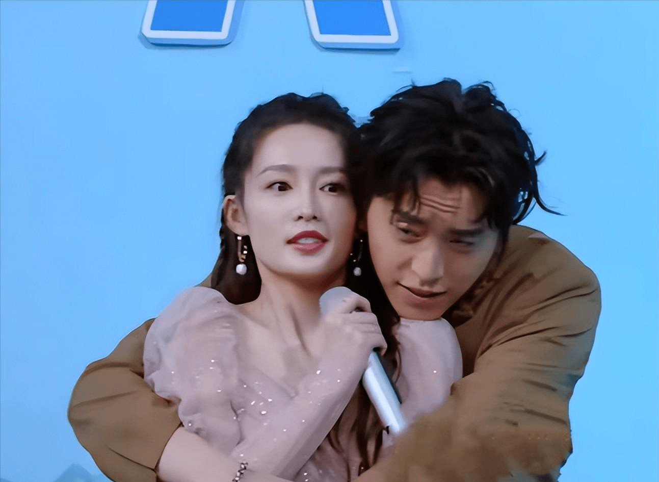 被揩油的7位女星:有人被还要道歉,有人当众扇耳进行还击_张翰_周杰