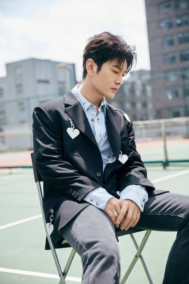 黄晓明生图来袭,竟然一点也不油腻,这个状态你打几分?