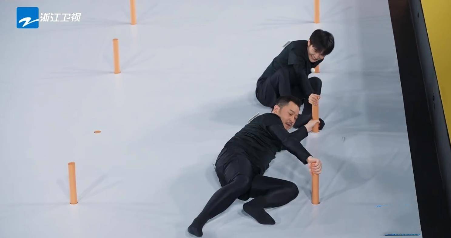 突变,游戏拉满惊悚氛围,周深尽显绅士风度获赞无数_节目_郑恺_宋雨琦