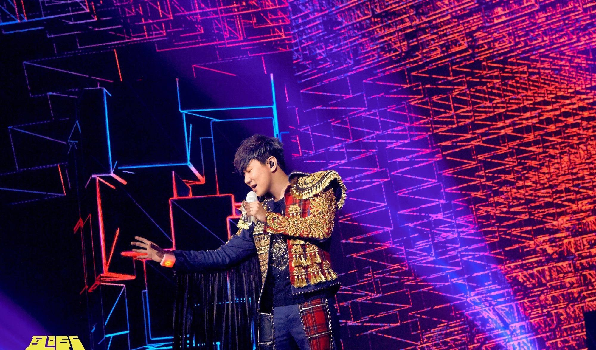 jj林俊杰今晚8点举办首场线上售票演唱会,云端献上「圣所finale」终点