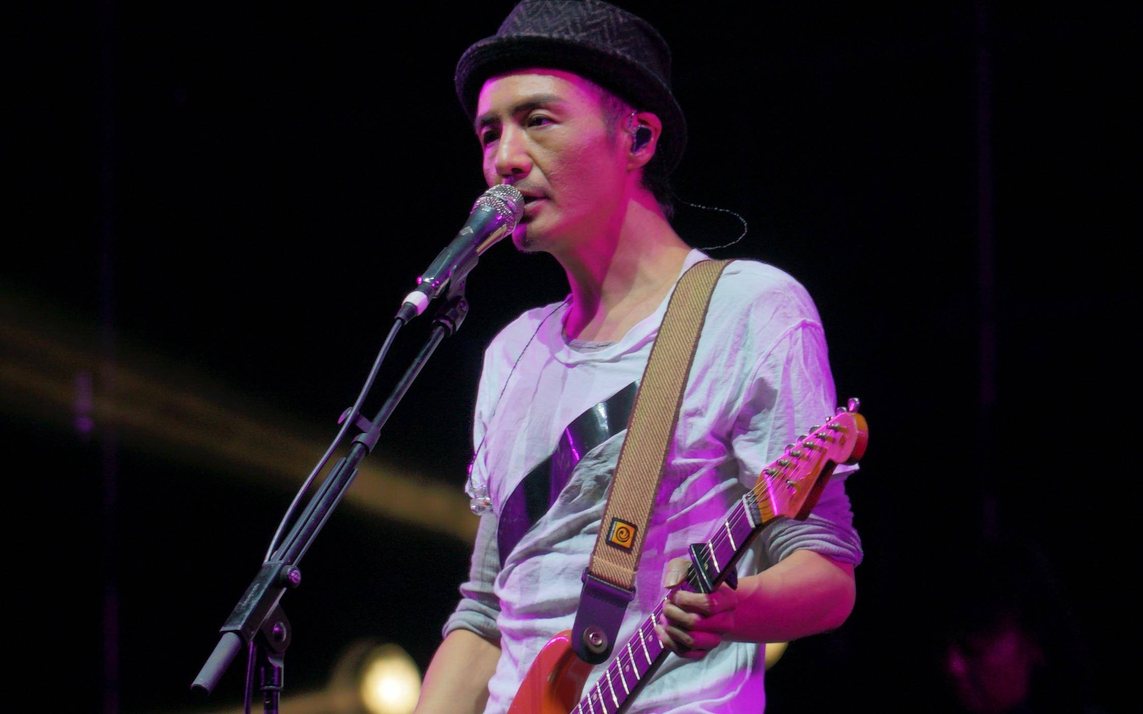 朴树带病参加草莓音乐节,自曝:我可能不能再唱歌了,引粉丝泪奔舞台