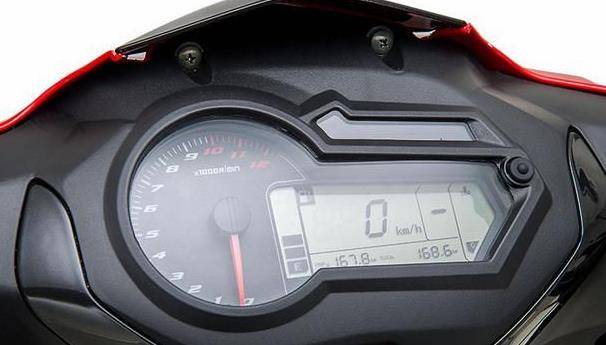 作为一款弯梁车,贝纳利rfs150i的外观设计非常漂亮,车型比例也是十分