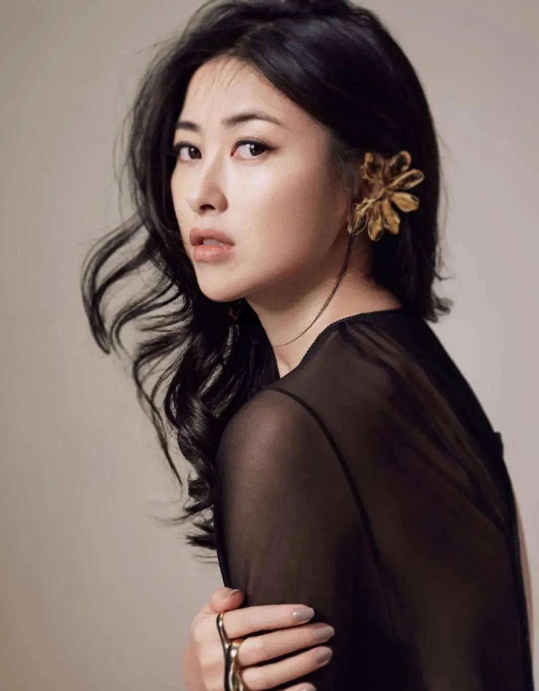 出身高贵,有别于千篇一律的美女的朱珠为何8次入选全球百美面孔_恋情