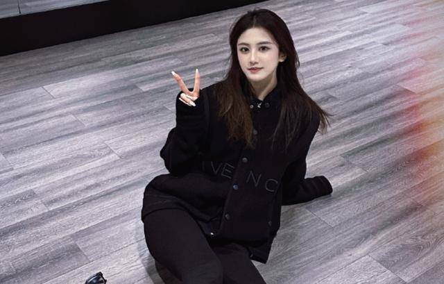 从孙铭徽的表态来看,在赛季初的时候,他还没有和前女友分手,应该是这