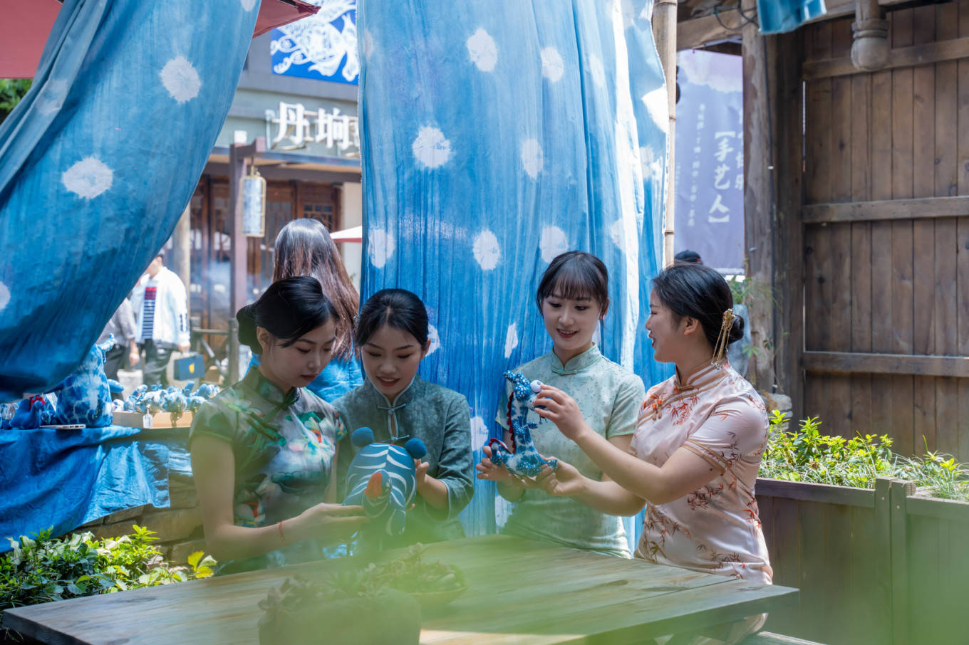 杜鹃花（夏季杜鹃花怎么养护和浇水） 第14张