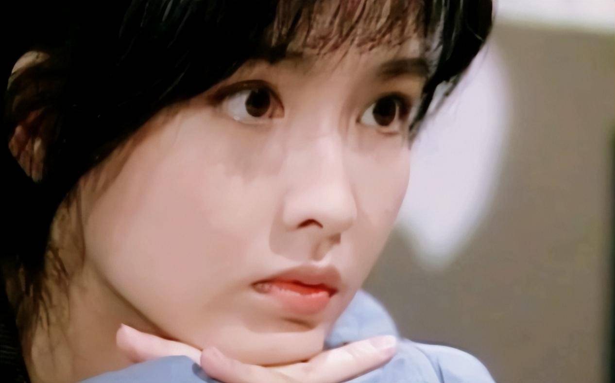 在电视剧《大时代》中,周慧敏饰演的"小犹太",一个省钱小能手,我见犹