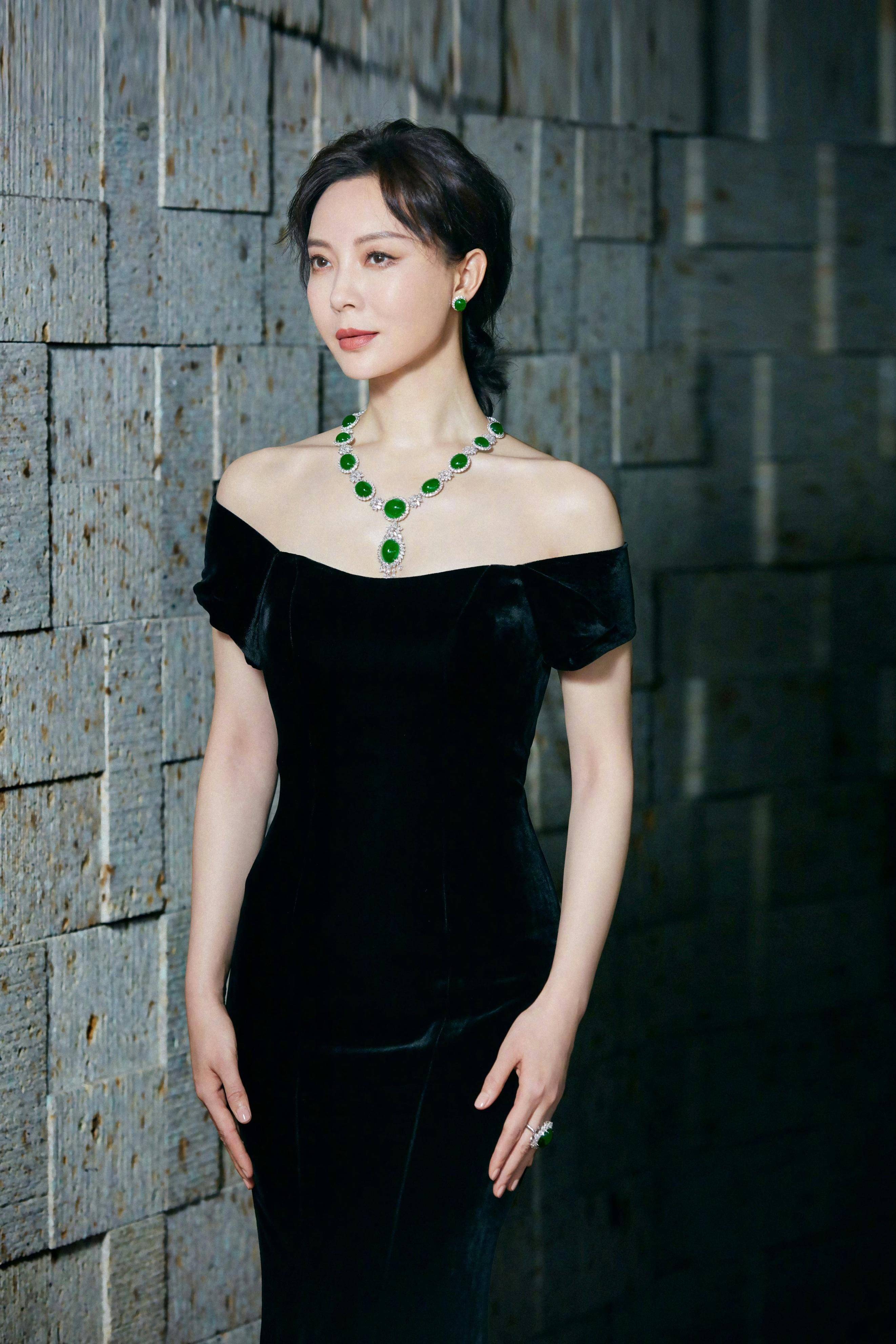 职场女王穿搭,还得看刘涛和陈数,高级又有范_衬衫_时尚_白色