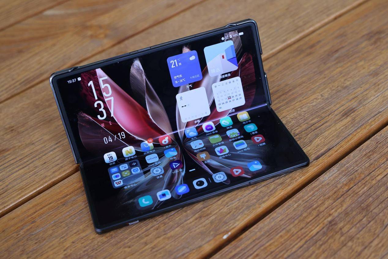 vivo x fold2内外兼修 不愧是全能均衡折叠屏旗舰_手机_设计_屏幕