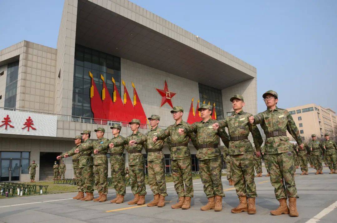 火箭军新聘文职人员初任培训圆满结束_训练_生活_作风