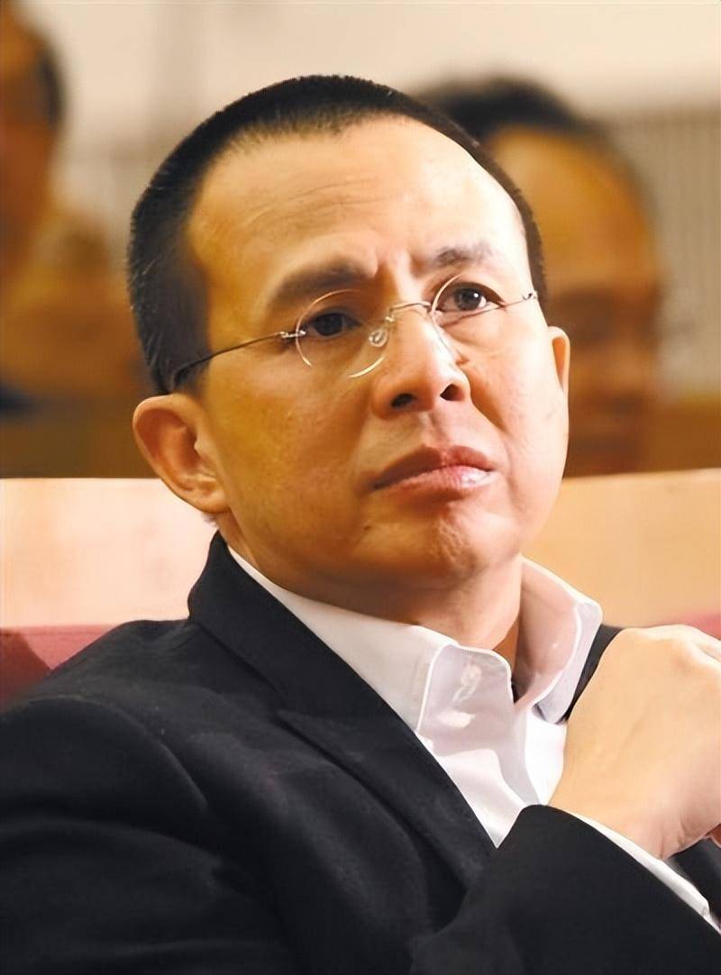 一件西服,让李泽楷被扒的"底裤"不剩,却暴露王思聪的窘迫局面_李嘉诚