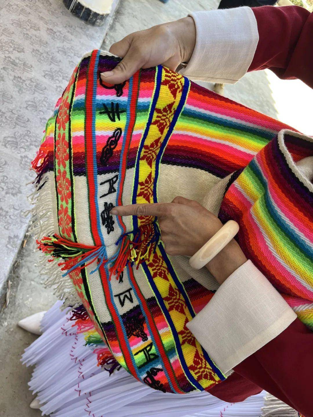 乐享云南 | 好礼·纳西族摩梭人手工披肩_旅游业_手艺_腰带