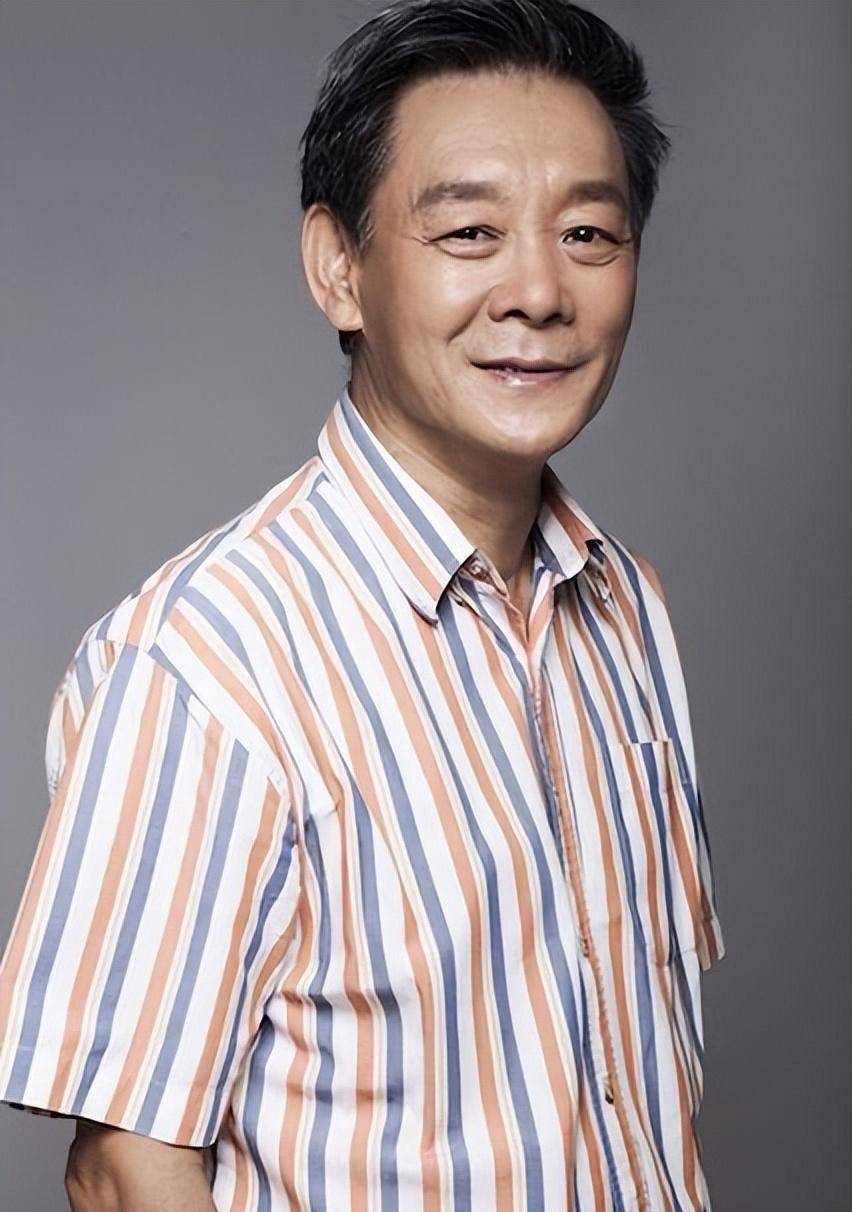2004年,李光复搭档黄磊,马伊琍等人,出演民国感情剧《天一生水》,这是
