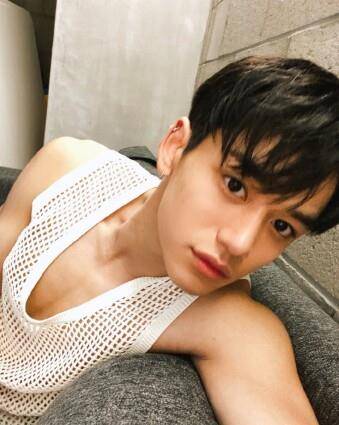 nct成员黄旭熙遭爆私下渣男行径!劈腿玩弄感情,还求原谅!
