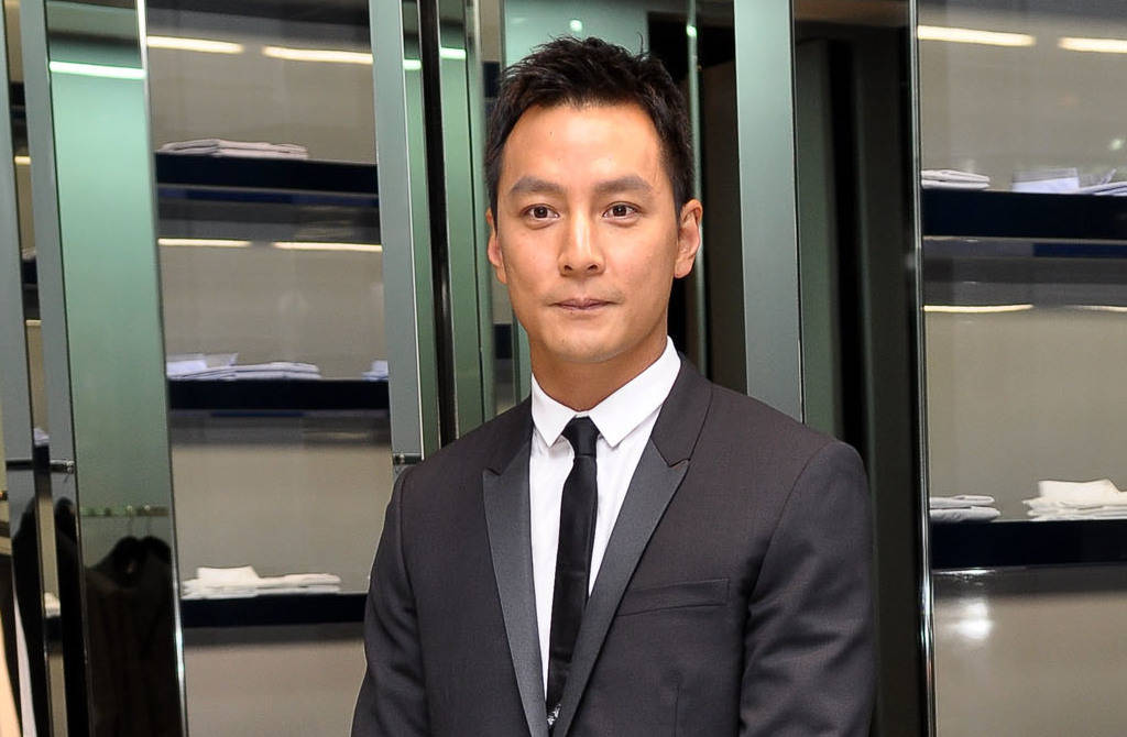 出生于美国的香港男星吴彦祖,年轻时期凭借帅气外表与精湛演技成为