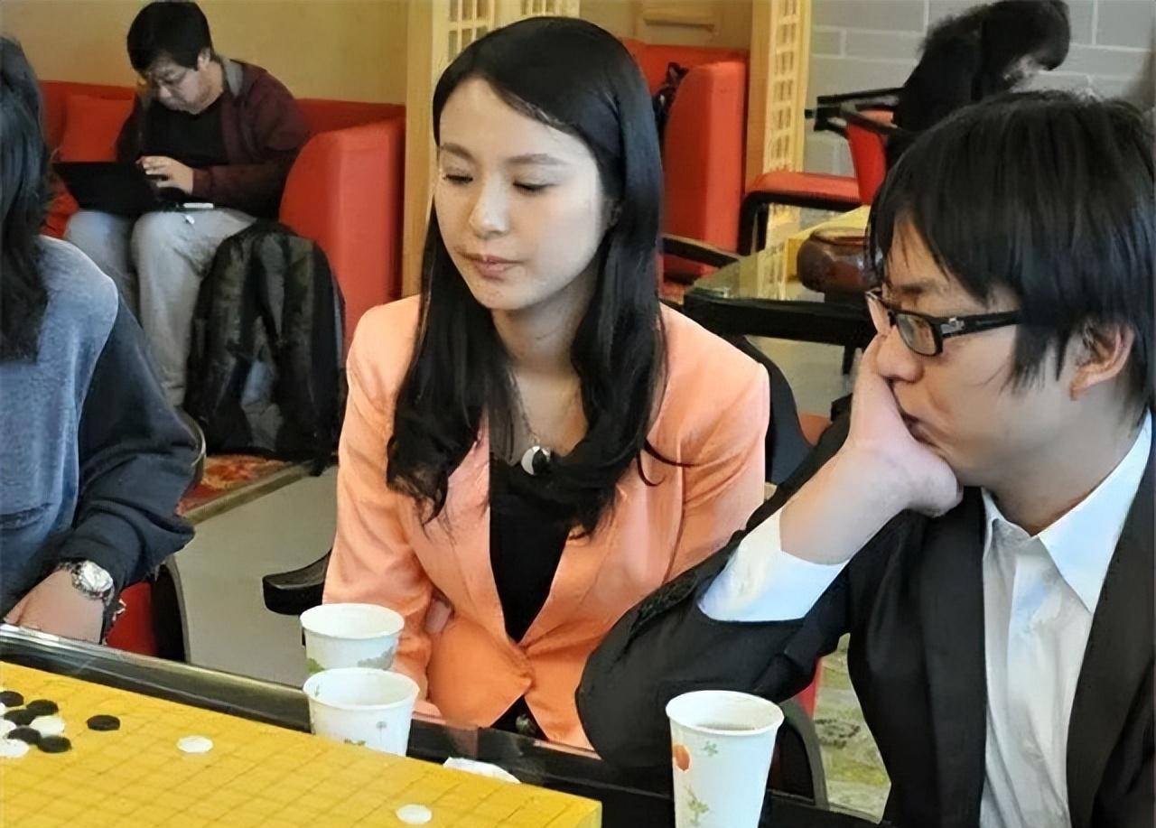 小林清雅也经常问孔令文什么时候可以带她回北京见她父亲,还要把孙子