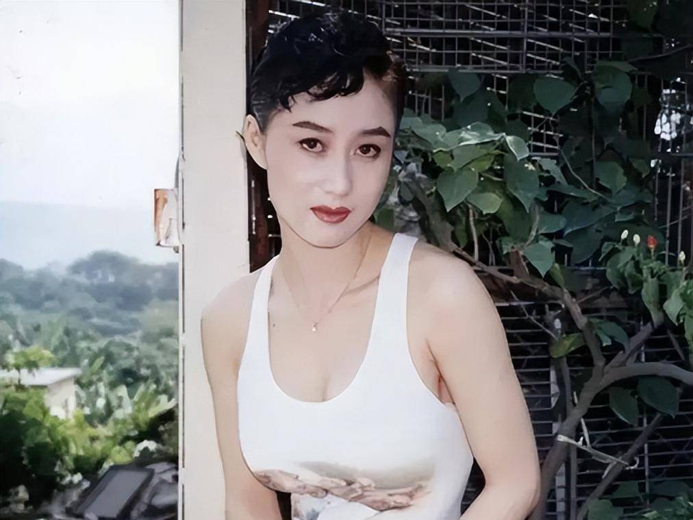 "舍身求名"利智:迷倒何鸿燊与成龙假戏真做,加入李连杰得20亿资产