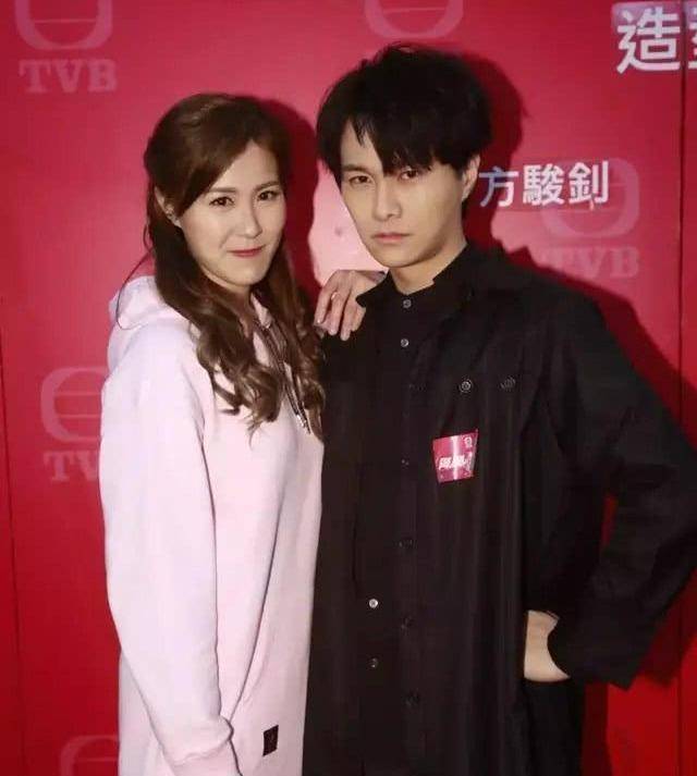 在剧中饰演"豪仔"的胡鸿钧被问到在剧中强吻对手邓佩仪时,他强调绝对