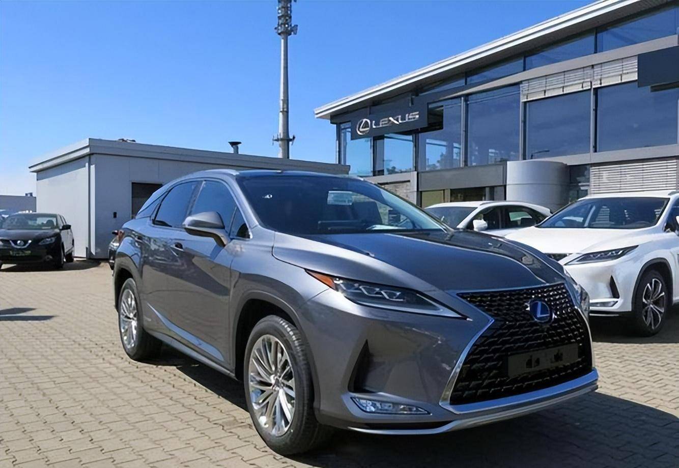 宝马与雷克萨斯的区别在哪？两款车不同，车主：萝卜青菜各有所爱_搜狐网, image size:1334x920