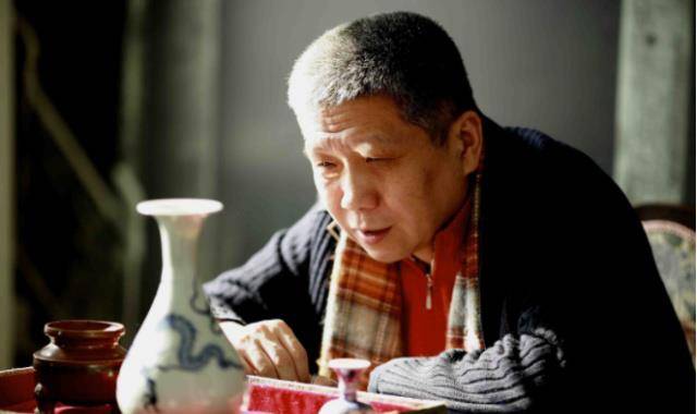如今的综艺节目都喜欢请专家,评委,嘉宾到现场参与节目,增加综艺节目