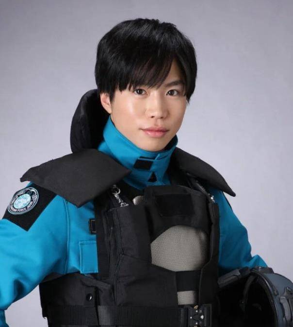 《布雷泽奥特曼》角色曝光,小姐姐腹肌太帅了!还能说一口中文?