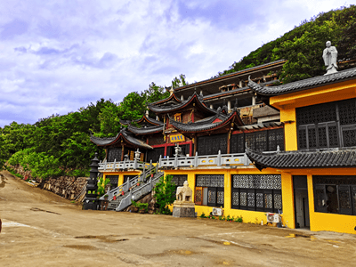 地理位置】銅山寺坐落於浙江省金華市婺城區雅畈鎮,背依銅山,前臨武義