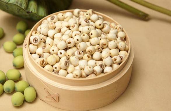 莲子酒的功效与配方：养心安神，健脾止泻-男人吃莲子会影响性功能吗