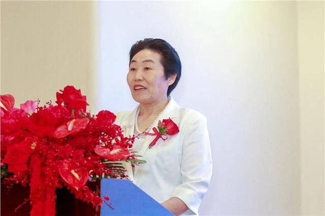 因此,赵江云董事长表示海南雲创投资有限公司将响应及