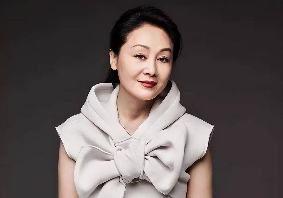 "马皇后"王姬,29岁嫁初恋,女儿是选美小姐,28岁儿子却是智障_孩子