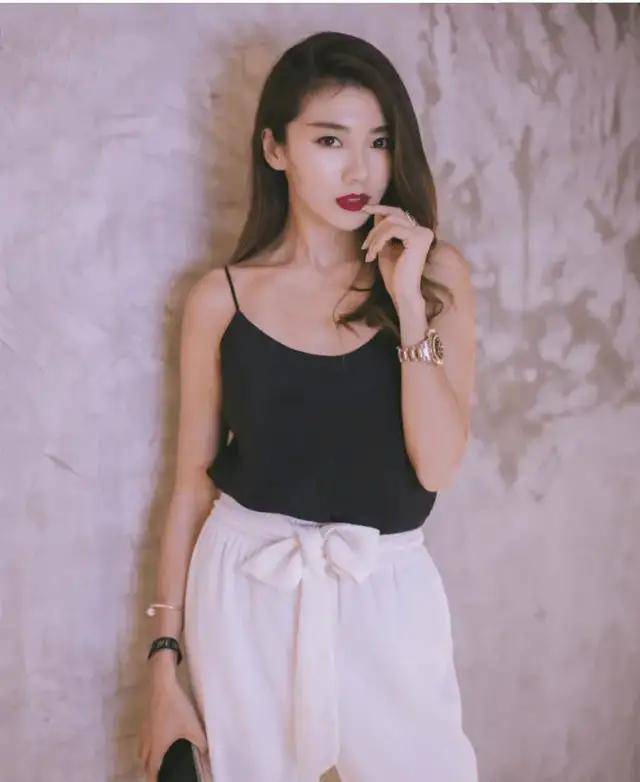 程晓玥曾在直播间透露,老公是在澳洲长大的富二代