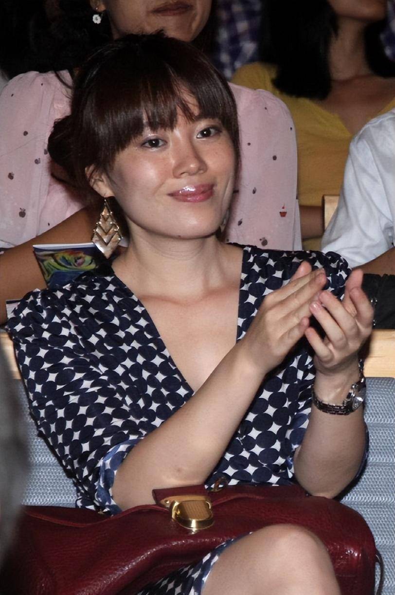 长相高级撞脸宋慧乔,穿礼服裙好迷人_王瑾_造型_显得