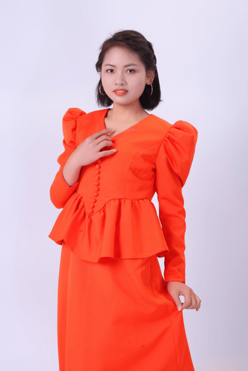 模特张红:稳重淑女风格走出自己的路_演艺_动作_梦想