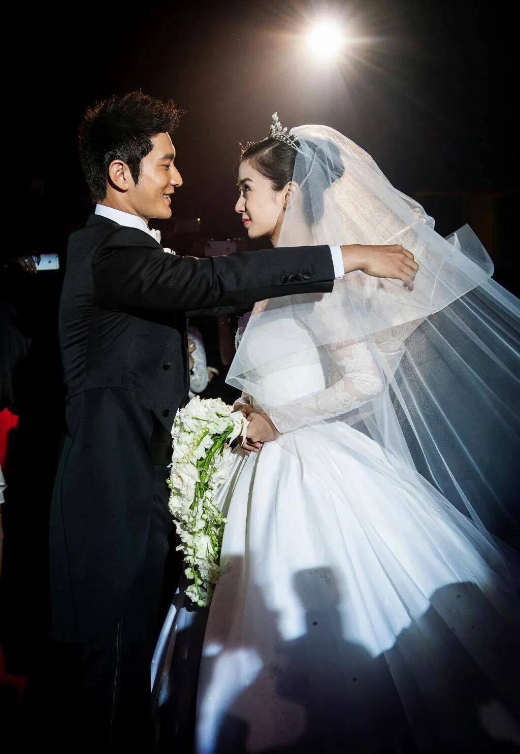 "被分手"的杨颖,背锅10年不坑声,她的聪明你想不到_黄晓明_陈伟霆