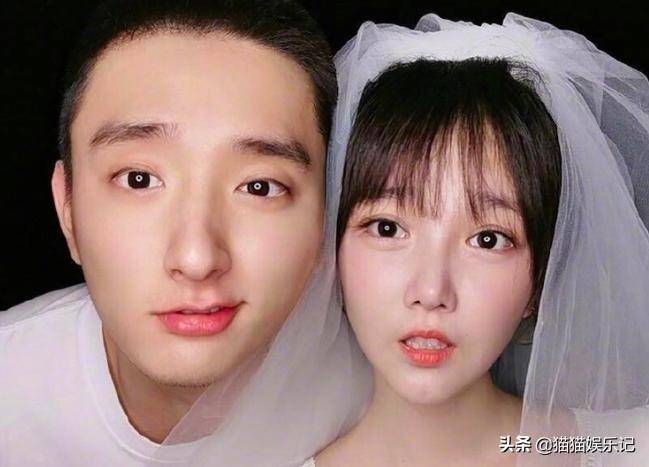 于小彤反复问女友这是什么歌