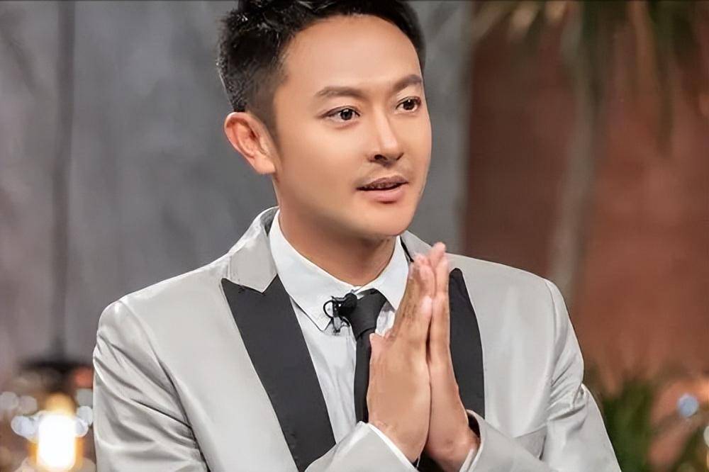 印小天国外街头热舞!