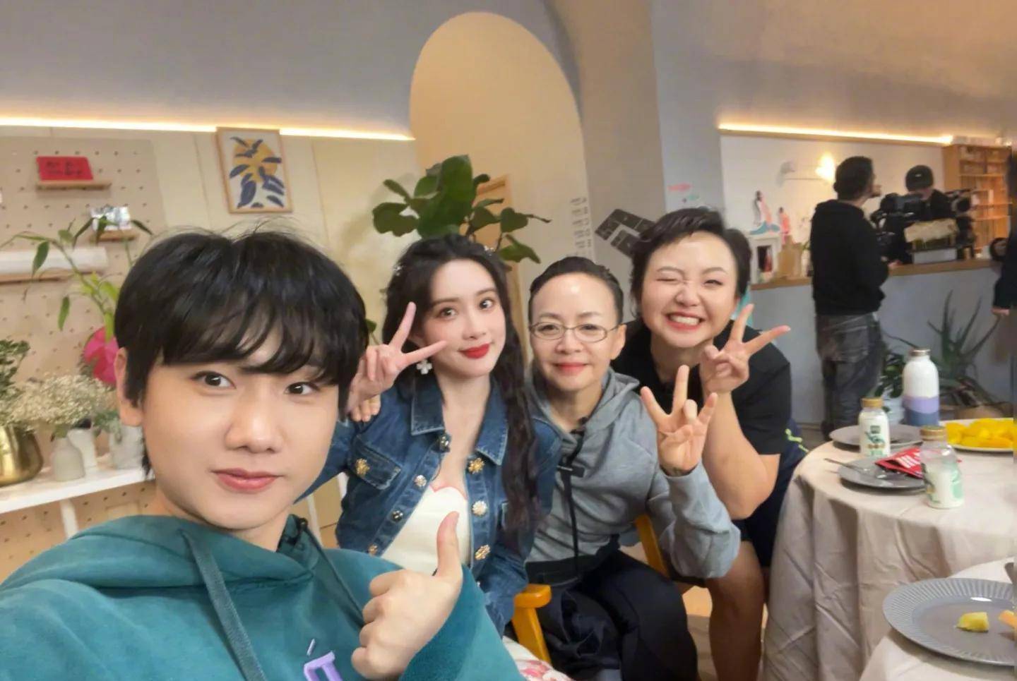 此外,江疏影,孙怡,徐志胜,敖瑞鹏补充道前两季的桃花坞给我们带来了