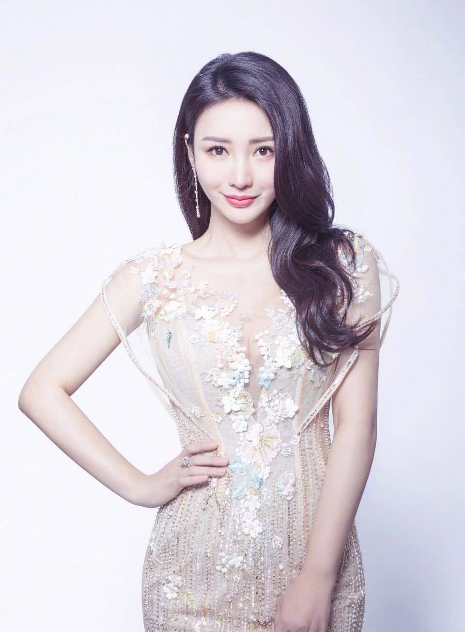 十分惊悚,美女明星柳岩,遭遇两个男人入室抢劫,感觉自己活不了_事情